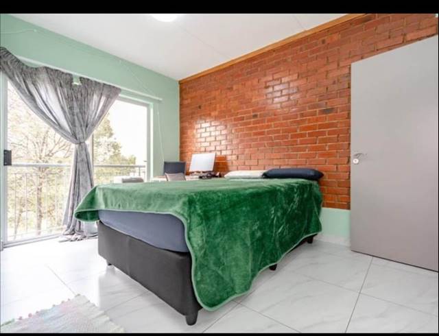 2 BEDROOM APARTMENT FOR SALE IN HOUGHTON ESTATE